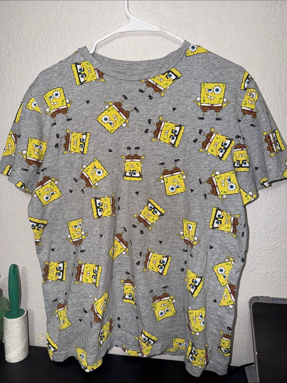 SpongeBob Squarepants Gray Tee with Yellow All-Over SpongeBob Faces
